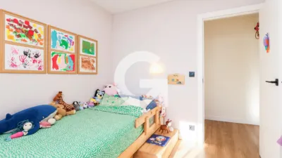 Top floor flat on Carrer de Joan Maragall photo 10