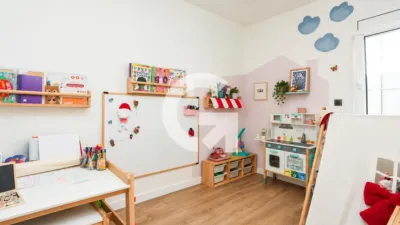 Top floor flat on Carrer de Joan Maragall photo 11