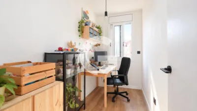 Top floor flat on Carrer de Joan Maragall photo 13