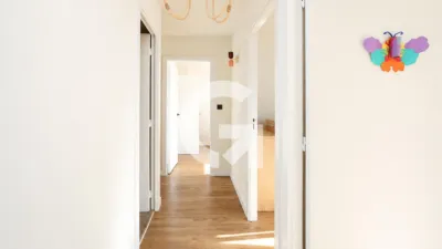 Top floor flat on Carrer de Joan Maragall photo 14
