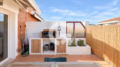 Top floor flat on Carrer de Joan Maragall photo 18