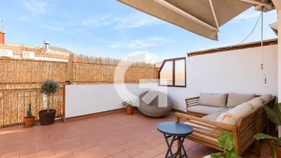 Top floor flat on Carrer de Joan Maragall photo 19