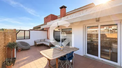 Top floor flat on Carrer de Joan Maragall photo 20