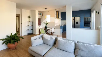 Top floor flat on Carrer de Joan Maragall photo 3