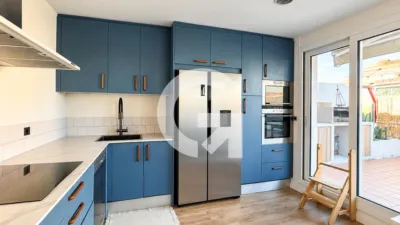 Top floor flat on Carrer de Joan Maragall photo 7