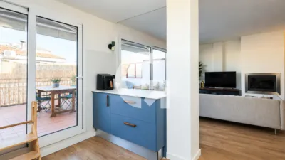 Top floor flat on Carrer de Joan Maragall photo 4