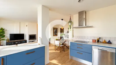 Top floor flat on Carrer de Joan Maragall photo 5