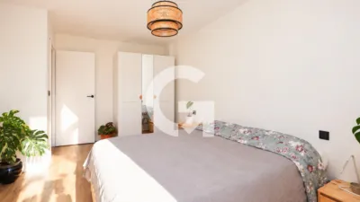 Top floor flat on Carrer de Joan Maragall photo 8