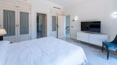 Villa in Altos de Estepona photo 32