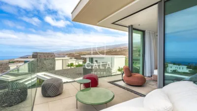 Chalet on Josefina de La Torre Street photo 32