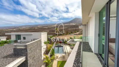 Chalet on Josefina de La Torre Street photo 35