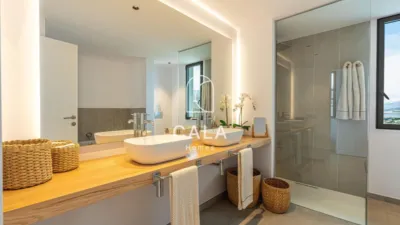 Chalet on Josefina de La Torre Street photo 38