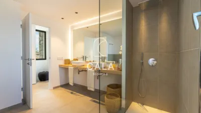 Chalet on Josefina de La Torre Street photo 45