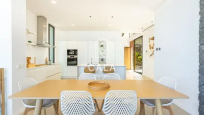 Chalet on Josefina de La Torre Street photo 6