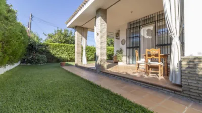 Chalet for sale in Carmona photo 4