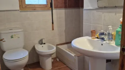 Casa en venta en Avenida Goya, cerca de Calle Ballestería, Sarrión de 169.000 €