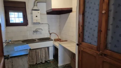 Casa en venta en Avenida Goya, cerca de Calle Ballestería, Sarrión de 169.000 €