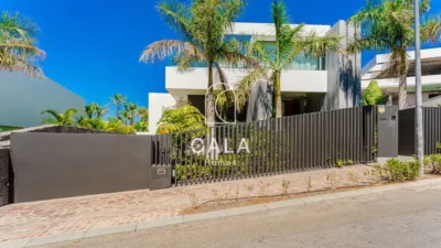 Villa on Calle Josefina de La Torre photo 3
