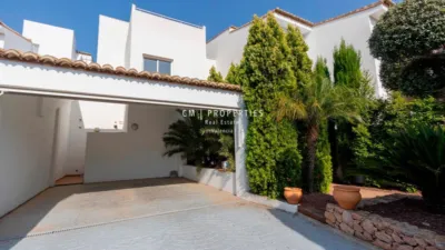 Chalet en alquiler en Calle Rosinyol, Torre en Conill-Cumbres San Antonio (Bétera) de 3.500 €<span>/mes</span>