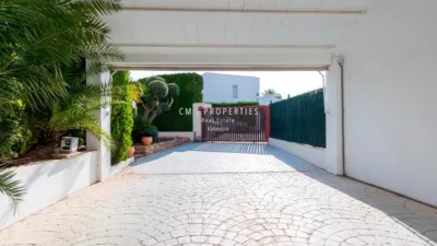 Chalet en alquiler en Calle Rosinyol, Torre en Conill-Cumbres San Antonio (Bétera) de 3.500 €<span>/mes</span>