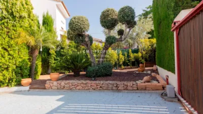 Chalet en alquiler en Calle Rosinyol, Torre en Conill-Cumbres San Antonio (Bétera) de 3.500 €<span>/mes</span>
