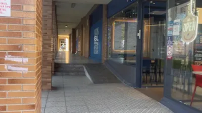 Local comercial en venta en Montecerrao - Más