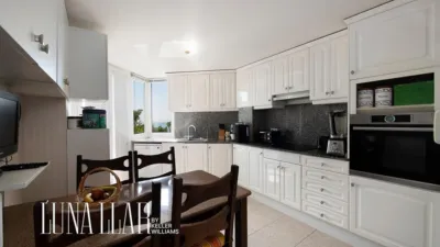 Apartment on Pins Melis Street photo 17