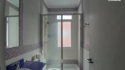 Piso en venta en Calle Iturribide, cerca de Calle Prim, Solokoetxe (Distrito Ibaiondo. Bilbao) de 216.500 €