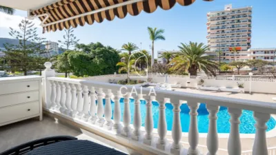 Townhouse on Avenida Juan Carlos I photo 2