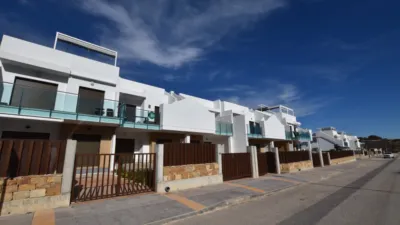 Apartment on the street photo 42