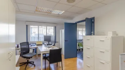 Oficina en venta en Calle de Juana de Vega, 35 - Más