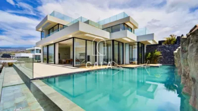 Villa on Calle Josefina de La Torre photo 25