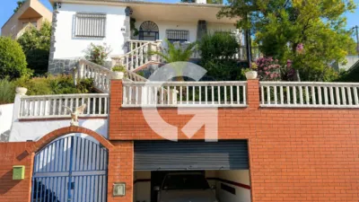 House on Carrer de Lourdes photo 2