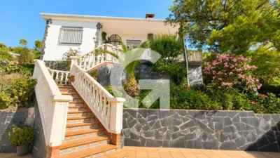 House on Carrer de Lourdes photo 4