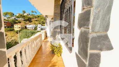 House on Carrer de Lourdes photo 5