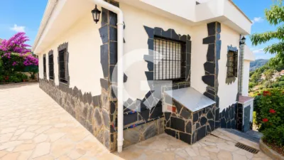 House on Carrer de Lourdes photo 9