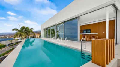 House on Calle Josefina de La Torre photo 2