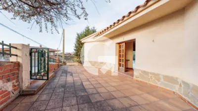 Chalet on Pj Sant Jordi Street photo 2