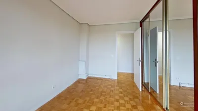 Apartment on Avenida de Camilo Alonso Vega photo 13