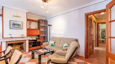 Casa pareada en venta en Las Candelas, Montesol-Mejostilla (Cáceres Capital) de 249.000 €