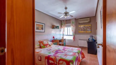 Casa pareada en venta en Las Candelas, Montesol-Mejostilla (Cáceres Capital) de 249.000 €