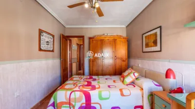 Casa pareada en venta en Las Candelas, Montesol-Mejostilla (Cáceres Capital) de 249.000 €