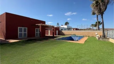 Villa on Calle de la Maresía photo 3