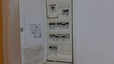 Local comercial en alquiler en Calle Casimiro Velasco, 13 - Más