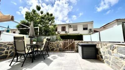 Apartment on street photo 15
