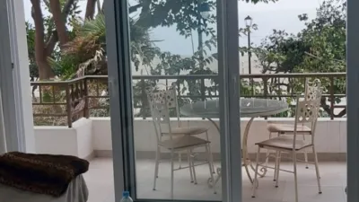 Apartment, newly renovated, first line of the Beach, center of Estepona. It has 2 bedrooms, two bathrooms, living room, kitchen and terrace. Very good investment. WiFi. En-Suite Bathroom. Access for people with reduced mobility. Double glazing. Restaurant. Fiber optic. Automatic doorman. Alarm. Facing the beach. Vacation homes. Investment. Luxury. Resale. photo 28
