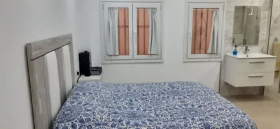 Apartment, newly renovated, first line of the Beach, center of Estepona. It has 2 bedrooms, two bathrooms, living room, kitchen and terrace. Very good investment. WiFi. En-Suite Bathroom. Access for people with reduced mobility. Double glazing. Restaurant. Fiber optic. Automatic doorman. Alarm. Facing the beach. Vacation homes. Investment. Luxury. Resale. photo 6