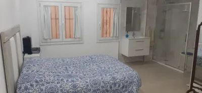 Apartment, newly renovated, first line of the Beach, center of Estepona. It has 2 bedrooms, two bathrooms, living room, kitchen and terrace. Very good investment. WiFi. En-Suite Bathroom. Access for people with reduced mobility. Double glazing. Restaurant. Fiber optic. Automatic doorman. Alarm. Facing the beach. Vacation homes. Investment. Luxury. Resale. photo 9