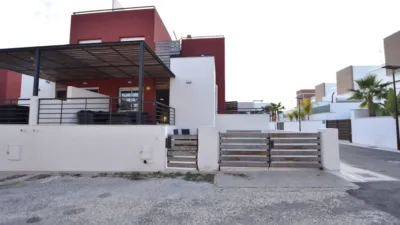 Casa en calle photo 46