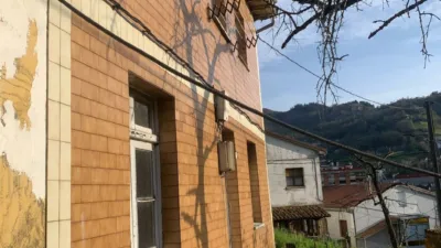 Apartment in El Entrego photo 4